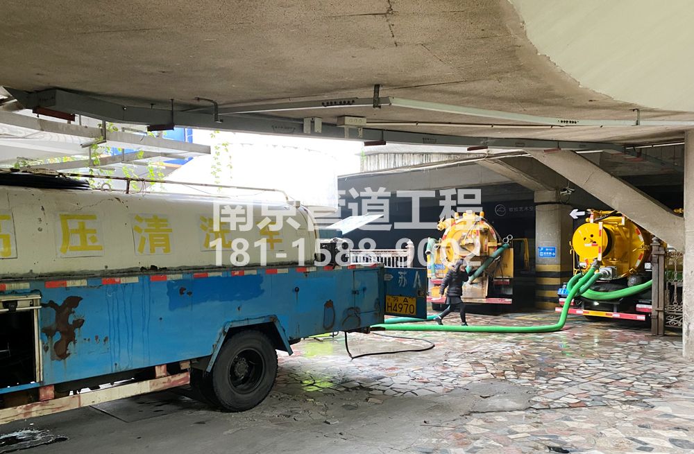 273昌平商场地下室污水清理